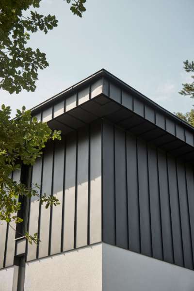 Berliner Vorstadthaus mit DS Nordic Klickfalz an Fassade und auf dem Dach, Haydnallee 71, 14612 Falkensee